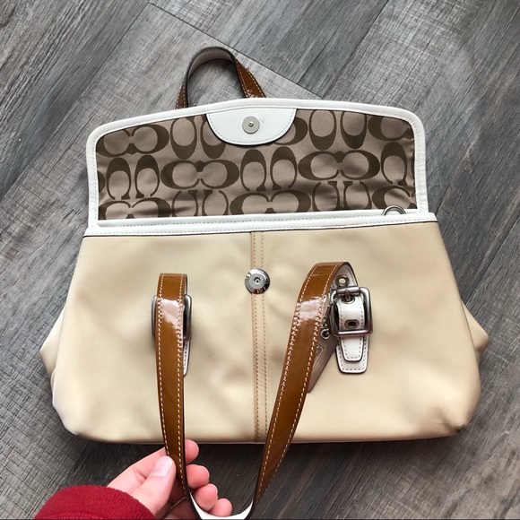 HP🎉 COACH✨ Vintage Hampton Handbag in Beige - Picture 5 of 9